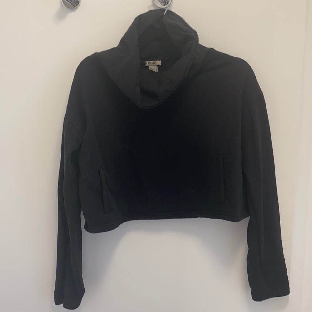 Cropped sweatshirt with cowl neck